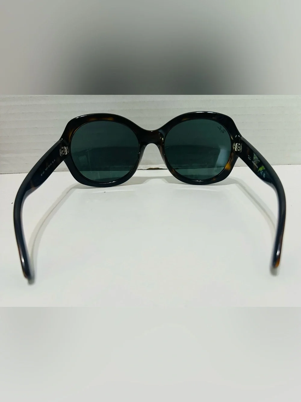 Ray-Ban Women's Tortoiseshell Frame Sunglasses with Green Lenses with case - Picture 4 of 8